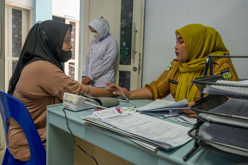 Indonesian Doctors Act on Tell-Tale Signs of Family Violence - UNFPA Indonesia