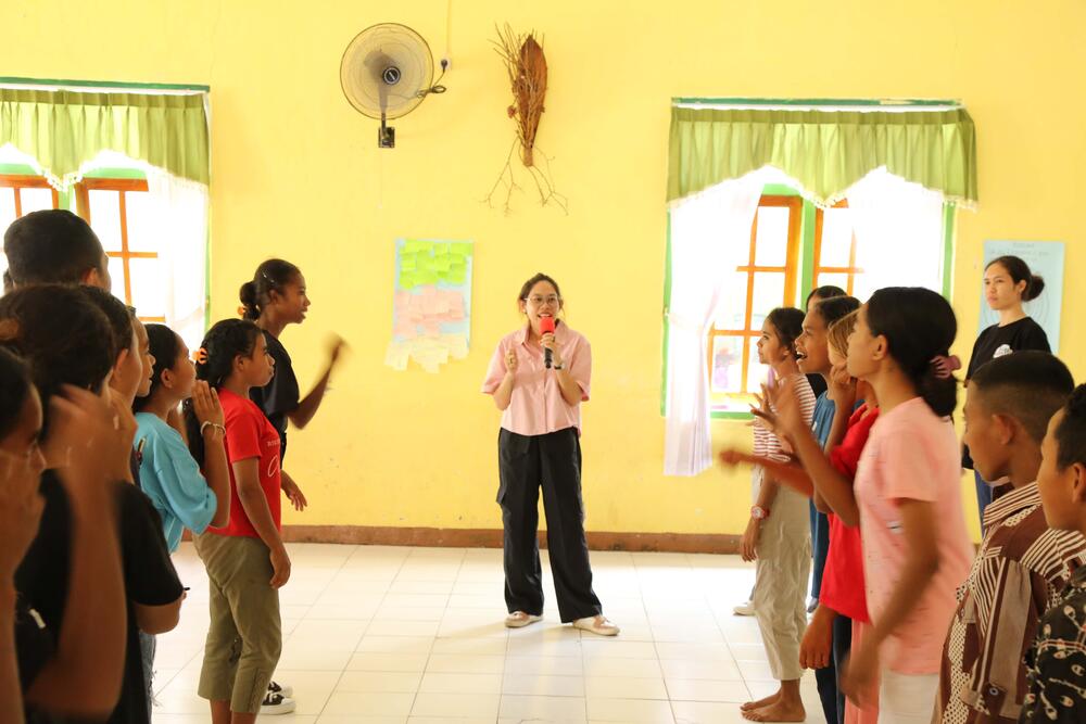 Tata leads an interactive session with young people, focusing on the prevention of sexual violence in Neke Village, East Nusa Tenggara. (Photo: UNFPA Indonesia/Lucky Putra)