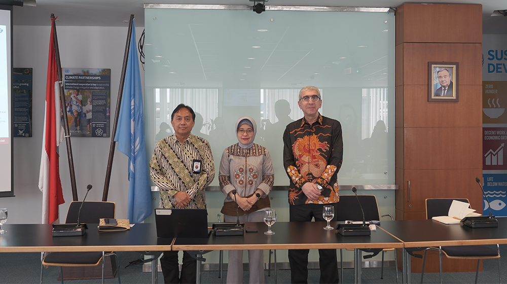 (Left to right) BKKBN Deputy for Population Management, Acting Head of BPS-Statistics Indonesia, and UNFPA Indonesia Representat