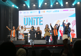 Stand-up Comedians and Musicians Unite in Ending Violence against Women and Girls. Photo: Lucky Putra/UNFPA Indonesia