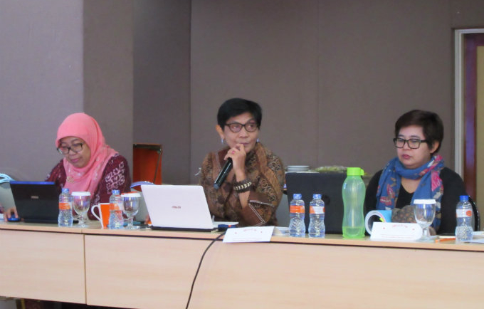 Dewi Susilastuti from Gadjah Mada University, Budi Wahyuni from NCVAW and Siti Nurwati Hodijah UNFPA Research Associate at the meeting to finalize FGM/C survey design.