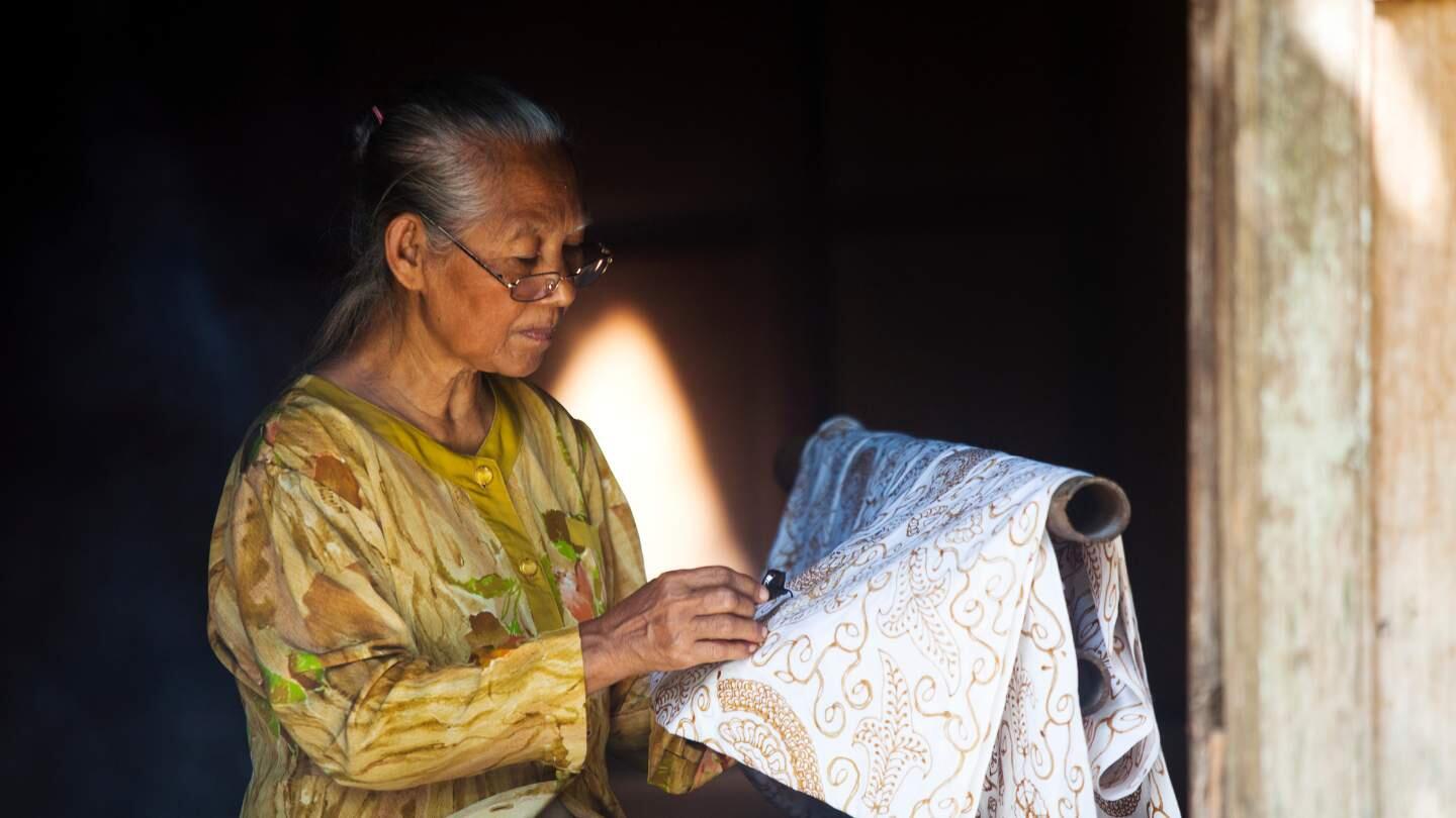  Ageing with dignity in Asia-Pacific - UNFPA Indonesia